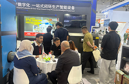 Jingwei Teknolojisi, Sağlık Ürünleri için Gelişmiş Laminasyon Makinesi Çözümleri Sağlıyor